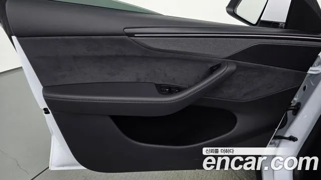 Tesla Model Y — Фото автомобиля 13