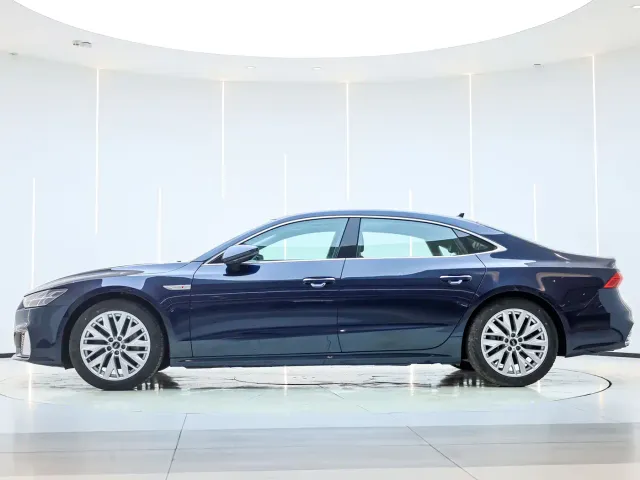 Audi A7L — Фото автомобиля 2
