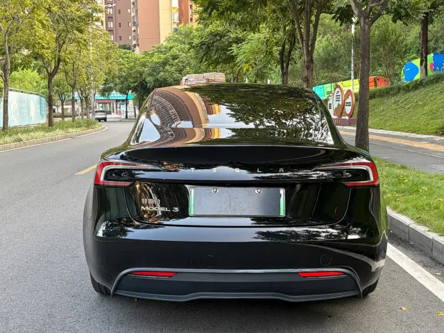 Tesla Model 3 — Фото автомобиля 8