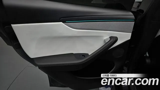 Tesla Model Y — Фото автомобиля 14