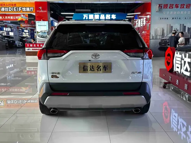 Toyota RAV4 — Фото автомобиля 6