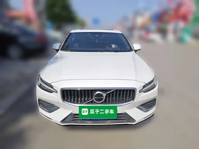 Volvo S60 — Фото автомобиля 22