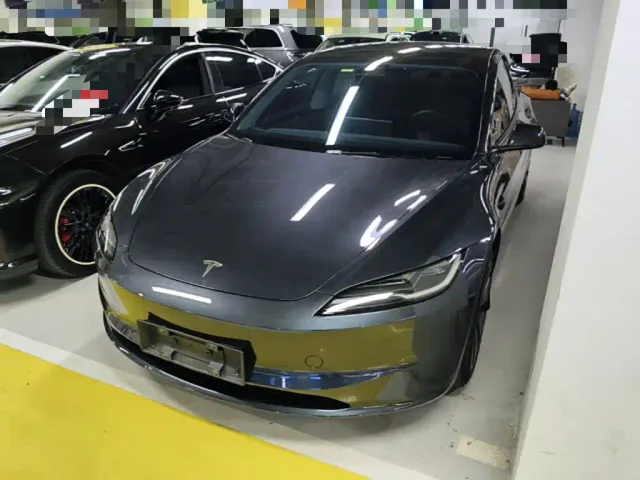 Фотография автомобиля — Tesla Model 3