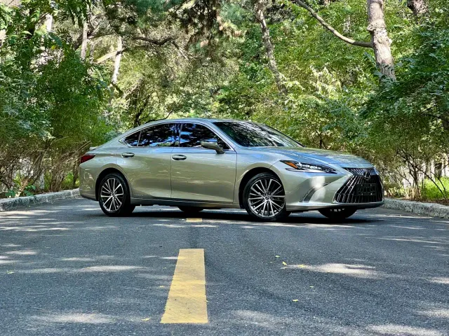 Lexus ES — Фото автомобиля 9