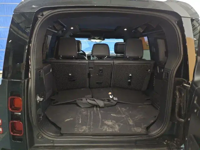 Land Rover Defender — Фото автомобиля 9