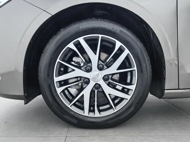 Geely Emgrand — Фото автомобиля 17