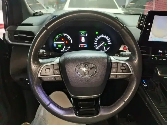 Toyota Sienna — Фото автомобиля 10