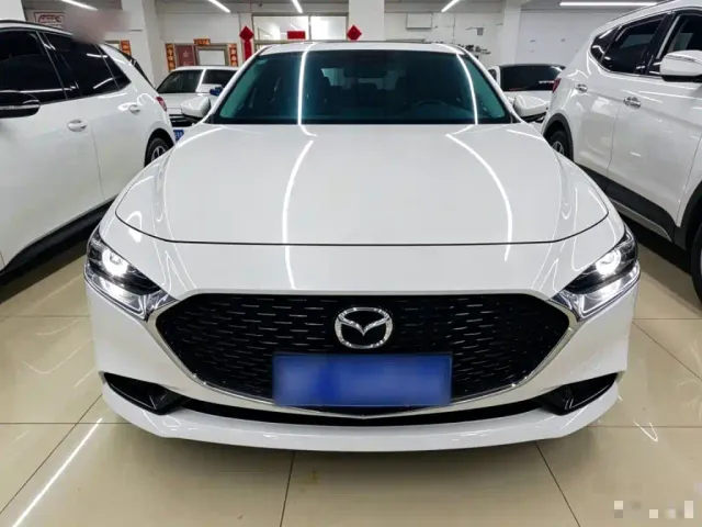 Mazda Axela — Фото автомобиля 2