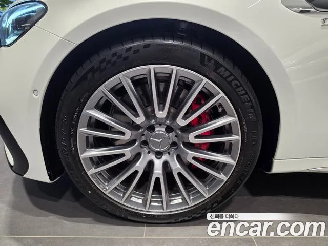Mercedes-Benz E-Class — Фото автомобиля 5
