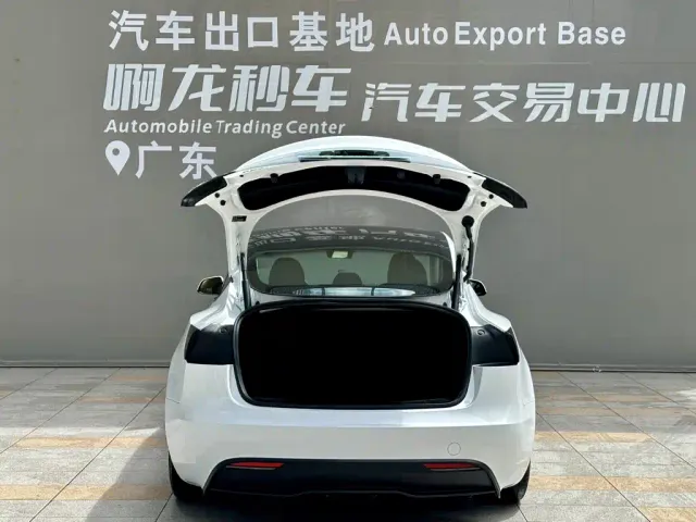 Tesla Model 3 — Фото автомобиля 13