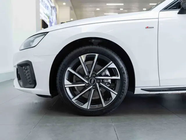 Audi A4L — Фото автомобиля 9