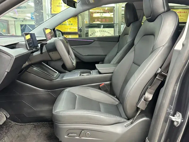 Tesla Model Y — Фото автомобиля 7
