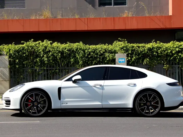 Porsche Panamera — Фото автомобиля 3