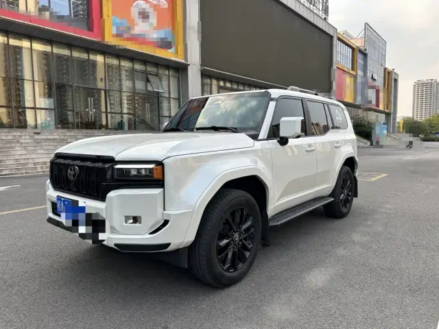 Toyota Prado — Фото автомобиля 3