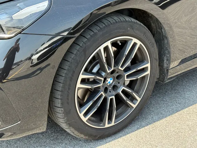 BMW 5 Series — Фото автомобиля 3