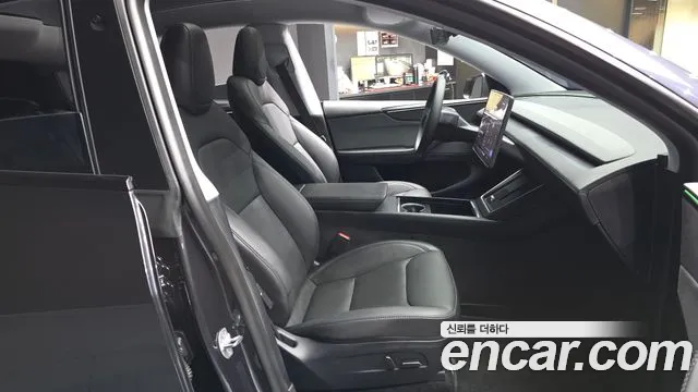 Tesla Model Y — Фото автомобиля 17