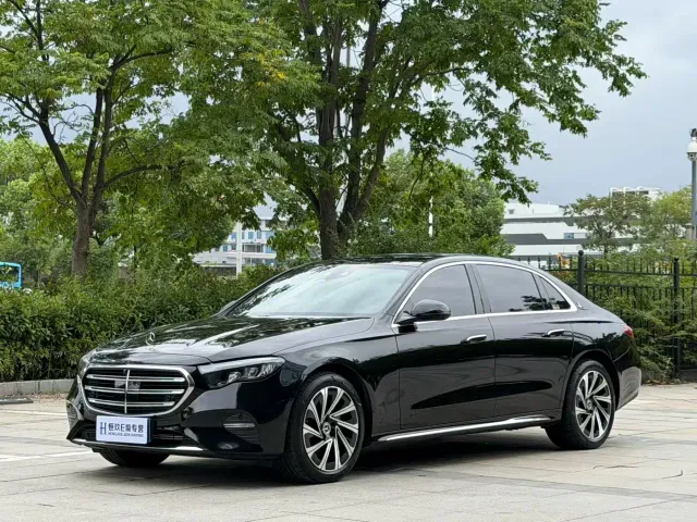 Mercedes-Benz E-Class — Фото автомобиля 2