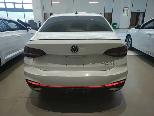 Volkswagen Lavida — Фото автомобиля 5
