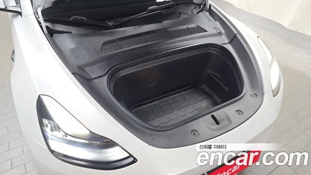Tesla Model Y — Фото автомобиля 9