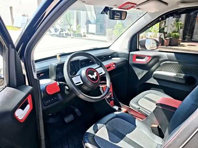 Wuling Hongguang Mini EV — Фото автомобиля 10