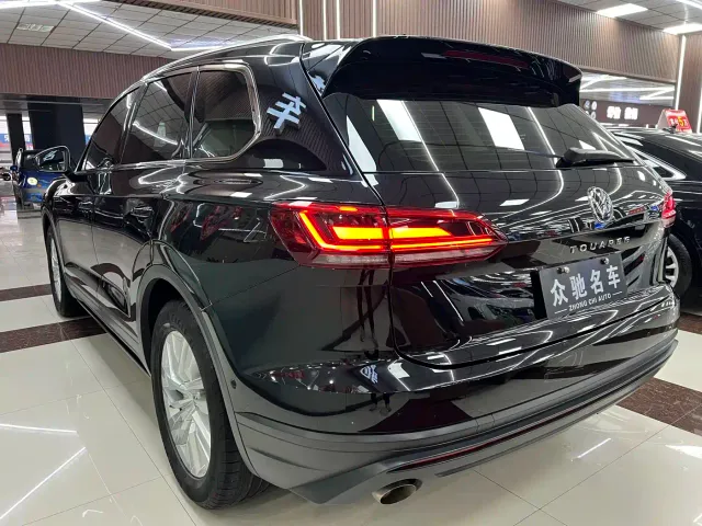 Volkswagen Touareg — Фото автомобиля 7