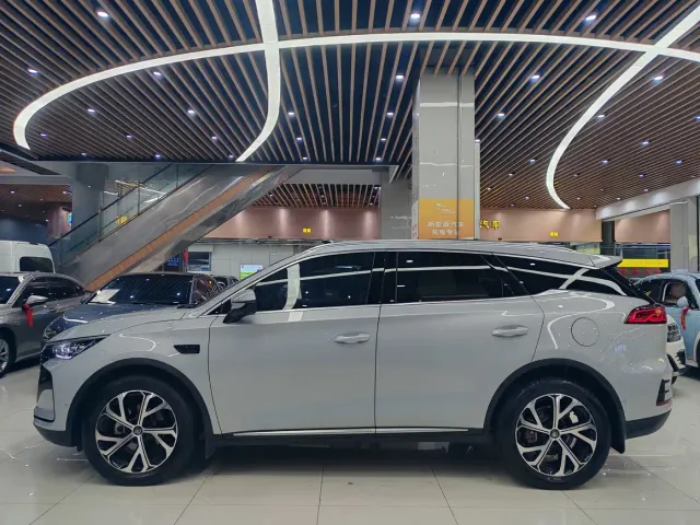 BYD Tang — Фото автомобиля 12