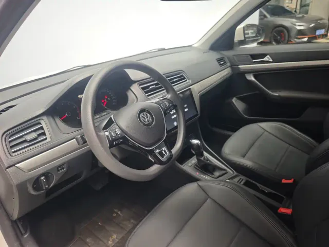 Volkswagen Lavida — Фото автомобиля 10