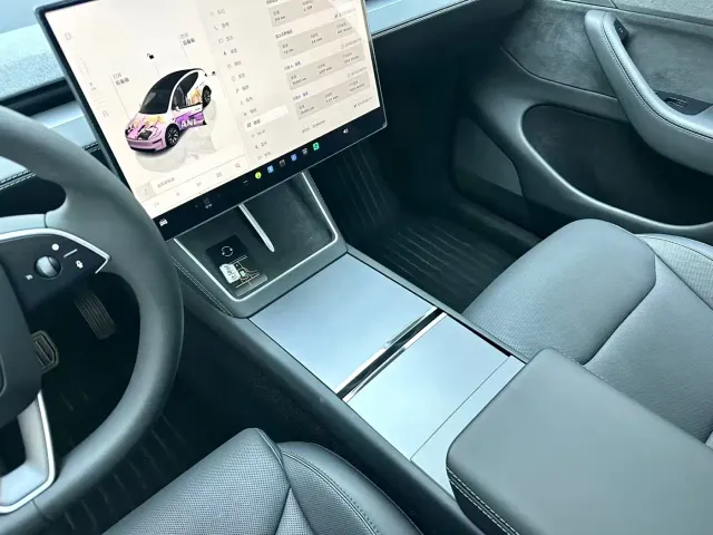 Tesla Model Y L — Фото автомобиля 19