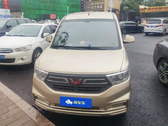 Wuling Hongguang V — Фото автомобиля 2