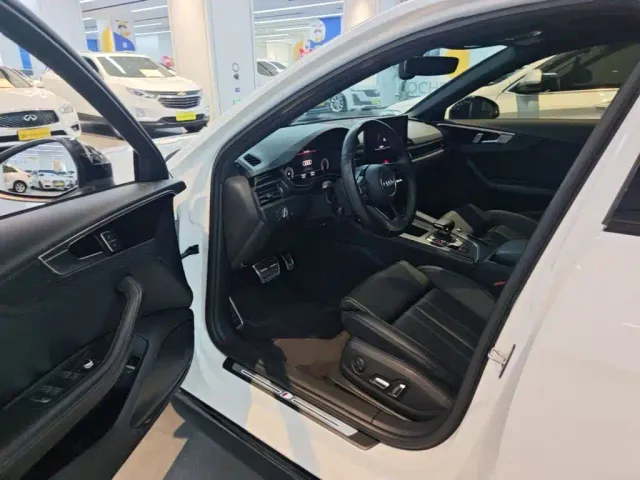 Audi A4L — Фото автомобиля 15