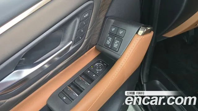 Toyota Alphard — Фото автомобиля 24