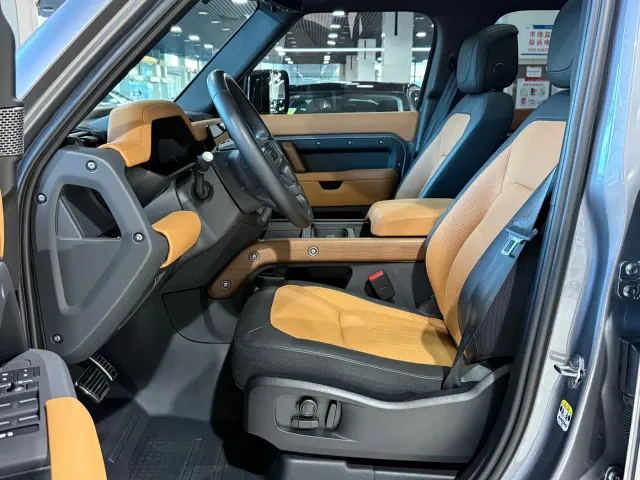 Land Rover Defender — Фото автомобиля 4