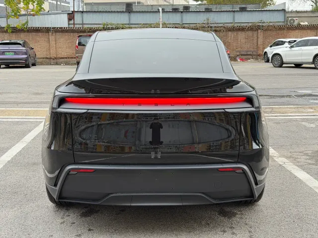 Tesla Model Y — Фото автомобиля 8