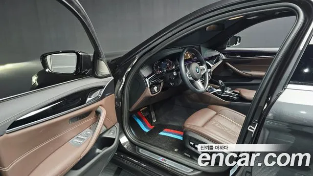 BMW 5 Series G30 — Фото автомобиля 15