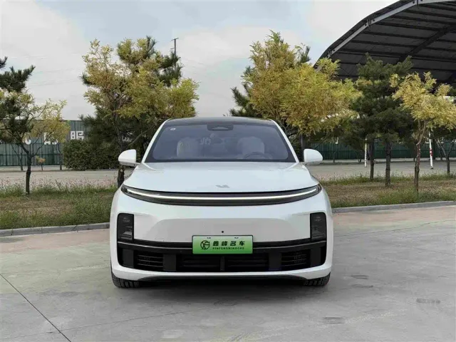 Li Auto L7 — Фото автомобиля 2