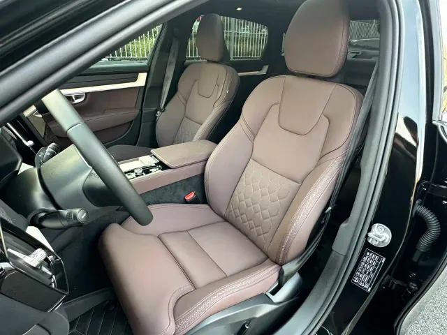Volvo S90 — Фото автомобиля 24