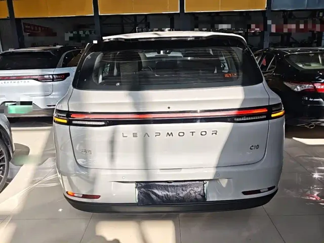 Leapmotor C10 — Фото автомобиля 5