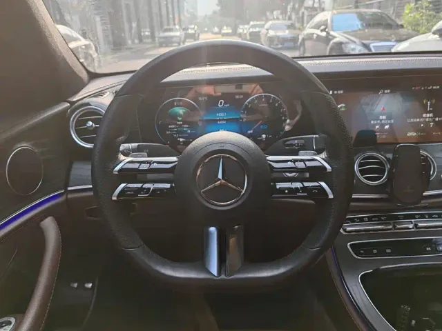 Mercedes-Benz E-Class — Фото автомобиля 17