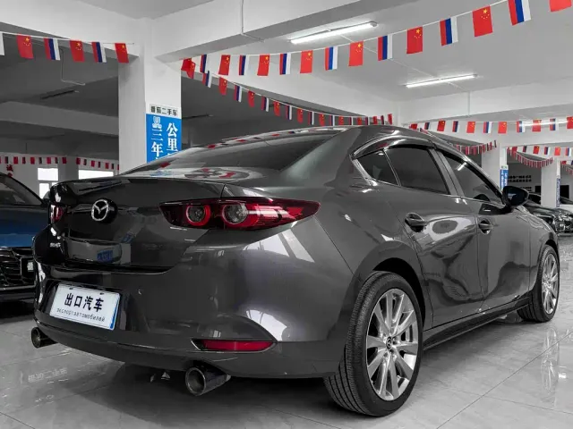 Mazda Axela — Фото автомобиля 18