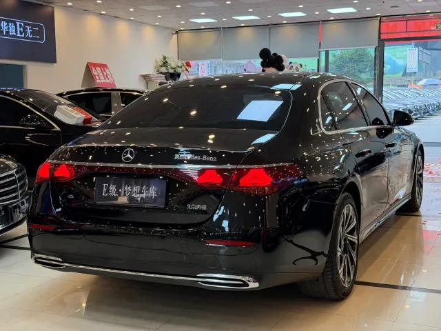 Mercedes-Benz E-Class — Фото автомобиля 16