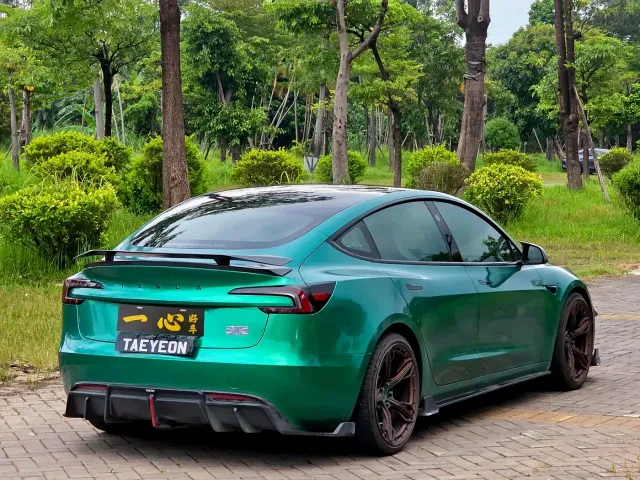 Tesla Model 3 — Фото автомобиля 9