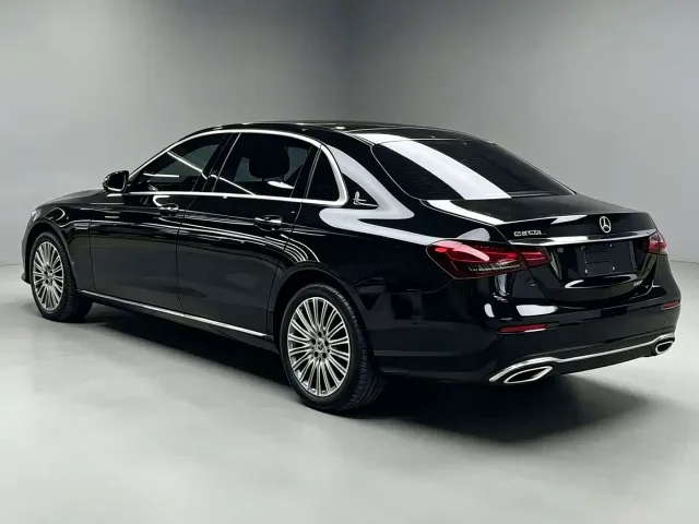 Mercedes-Benz E-Class — Фото автомобиля 6