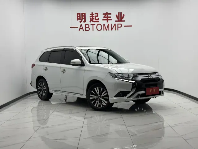 Mitsubishi Outlander — Фото автомобиля 2
