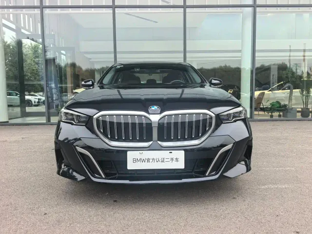 BMW 5 Series — Фото автомобиля 2