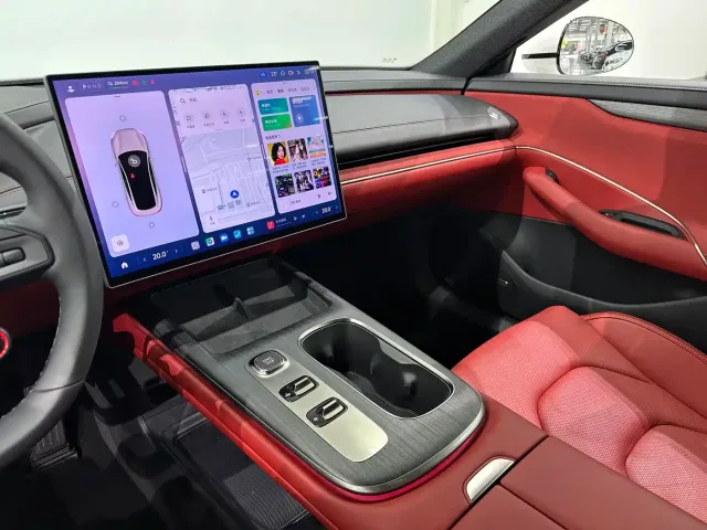 Xiaomi SU7 — Фото автомобиля 14