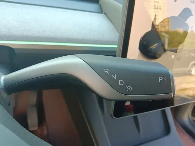 Tesla Model Y — Фото автомобиля 15