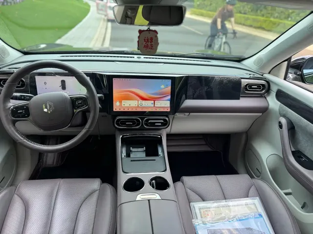 Leapmotor C11 — Фото автомобиля 14