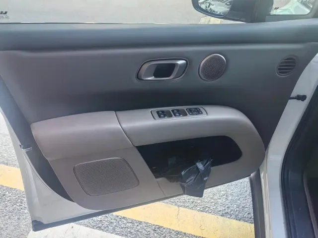 Li Auto Li Auto i6 2025 2WD Base Model — Фото автомобиля 5