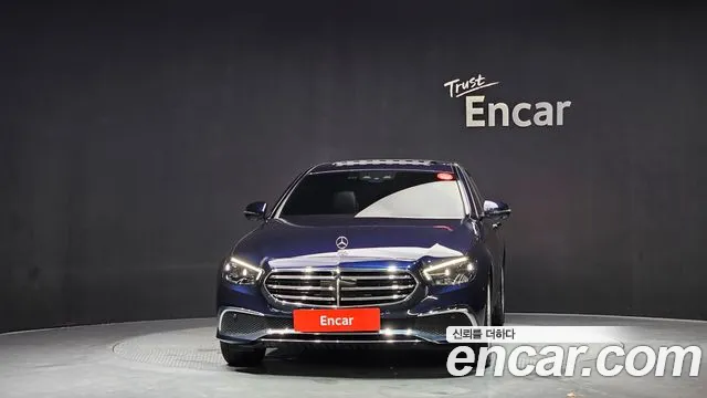 Mercedes-Benz E-Class — Фото автомобиля 3