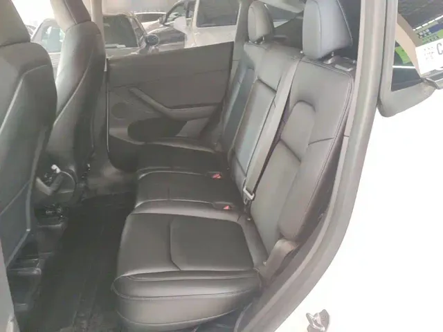 Tesla Model Y — Фото автомобиля 16